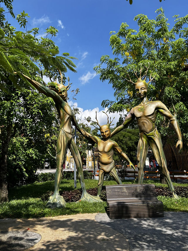 Funny monument u can meet walking in Phu Quok Funny monument u can meet walking in Phu Quok