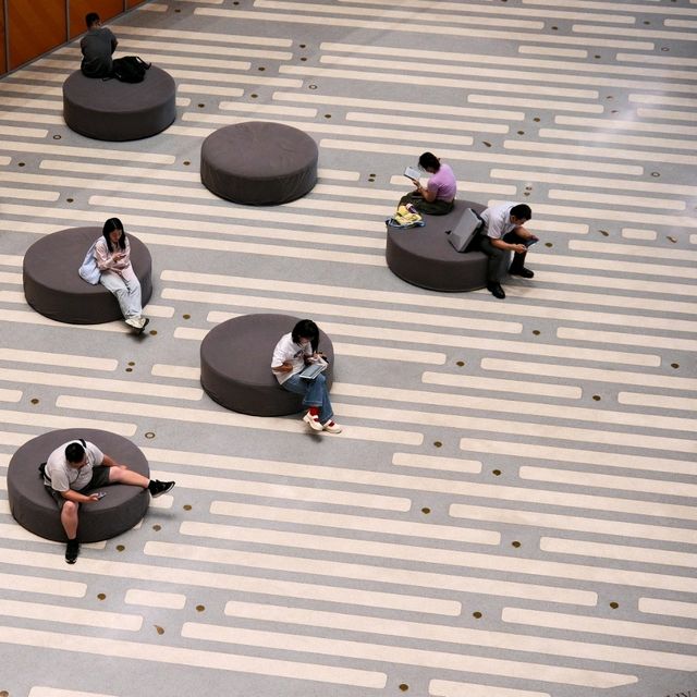 The Modern Architecture of the Main Shanghai Library 📚🏙️