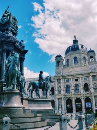 Feel the Imperial Power of Vienna: Landmarks You Can't Miss! 🏛️👑