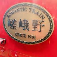 京都嵐山小火車，秋色美不勝收