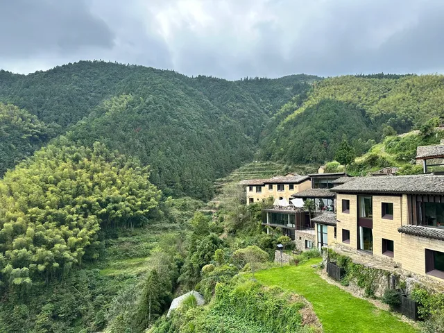 坐落在懸崖邊的村莊——陳家鋪村