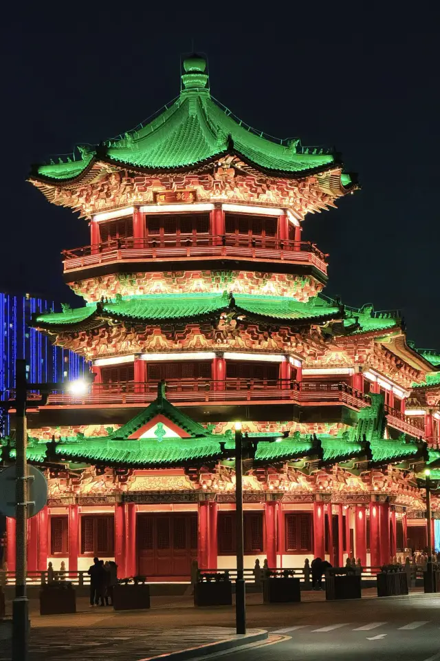 Visiting Tengwang Pavilion at night was breathtaking