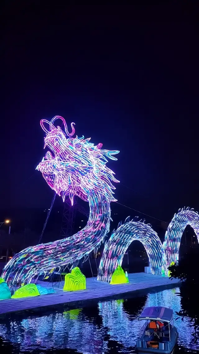 広州越秀公園のランタンフェスティバルは「ドラゴン」が「ランタン」の場に重要です！！