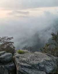 飛流直下三千尺，疑是銀河落九天——廬山