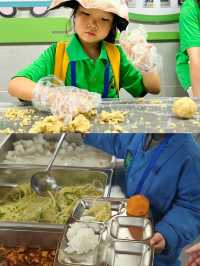 搖身一變熊貓“飼養員”萌娃超愛的四川之旅
