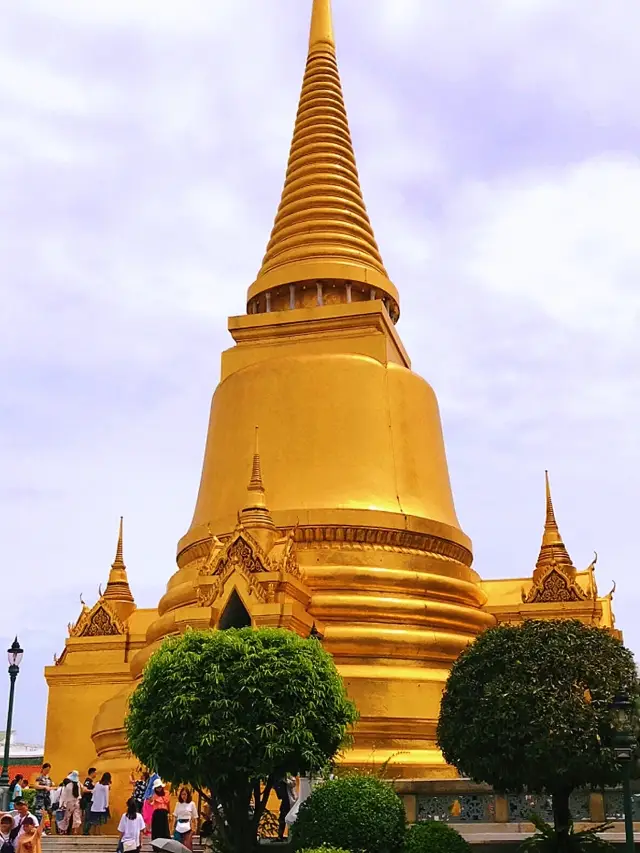 The Symbol of Thailand: The Grand Palace of Bangkok