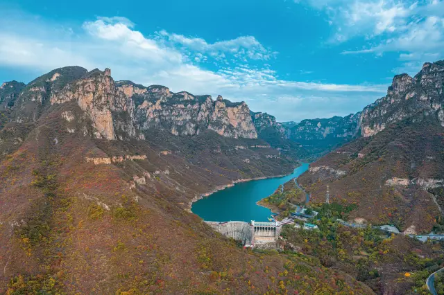 Autumn Delight | The stunning red leaves of Yuntai Mountain amaze all through the fall