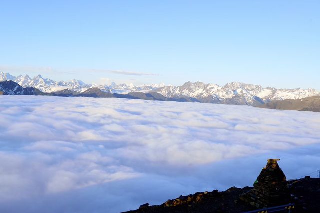 四川自駕遊，看日出雪山雲海星辰，還想去的達瓦更扎