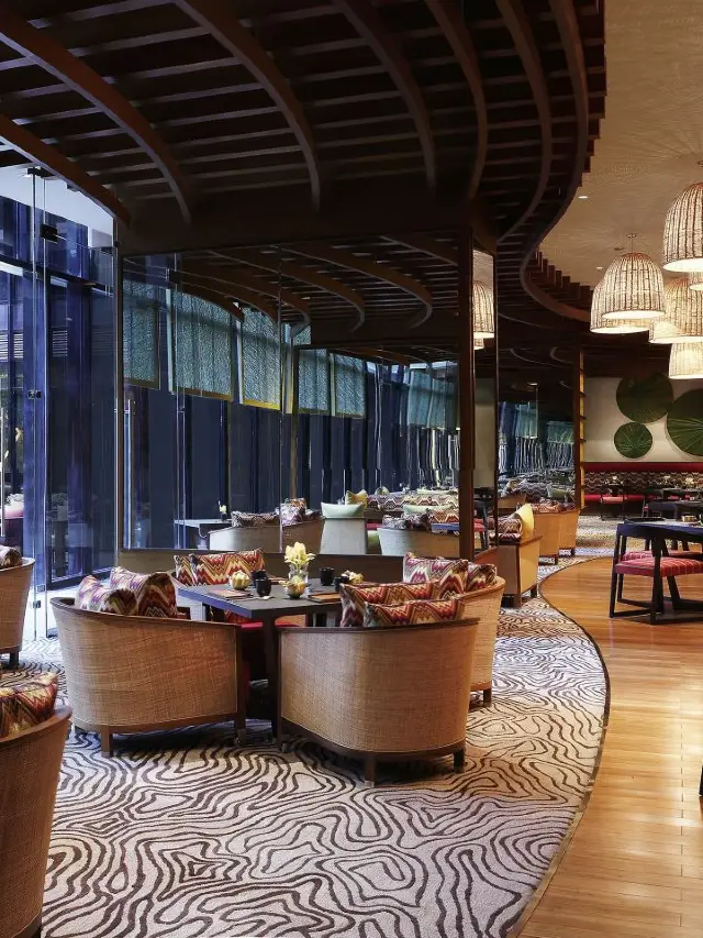 🌟✈️ Deluxe Dreams at Delhi Aerocity! 🏨🌃