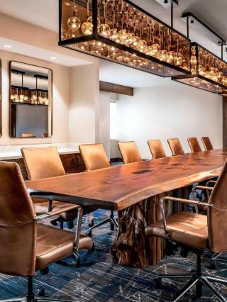 Buffalo Bliss: Westin's High-Tech Haven 🌟🛏️