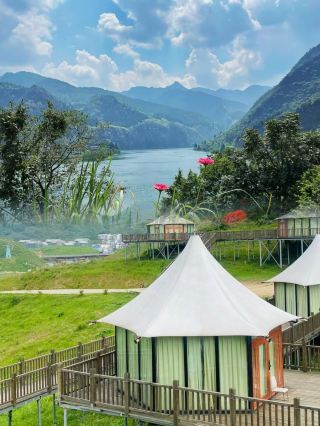 Bamian Mountain Scenic Area is truly a place that makes people linger and forget to return