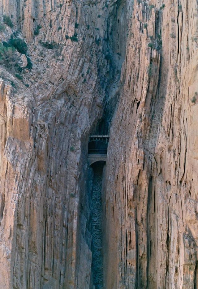 懸崖上風景絕美的步道。