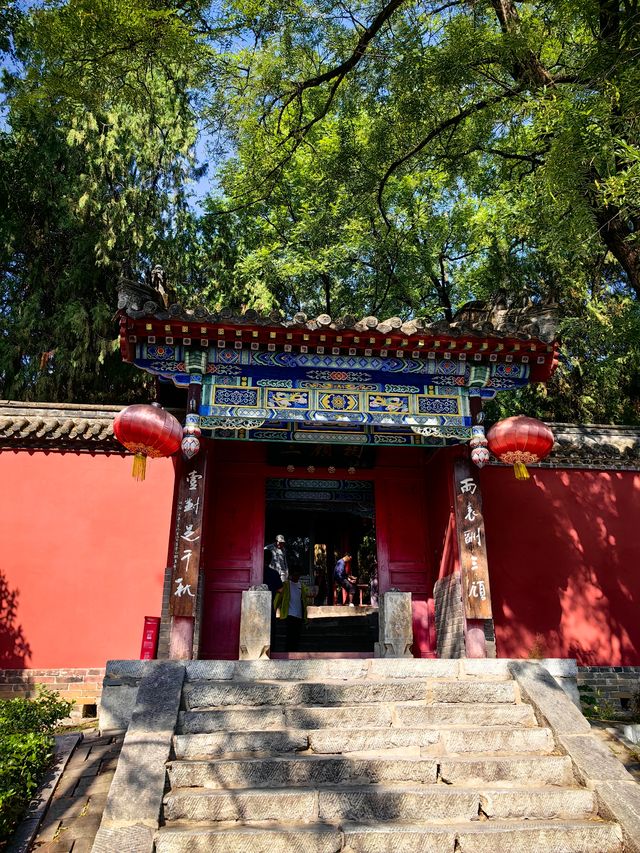 臥龍岡武侯祠。