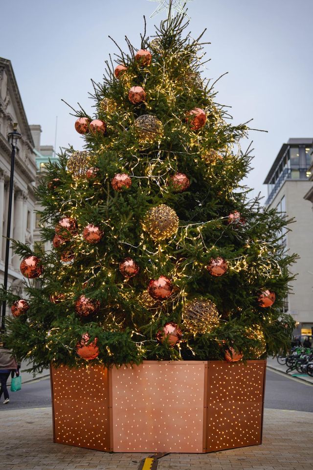 Can't imagine how beautiful Christmas in London will be this year...