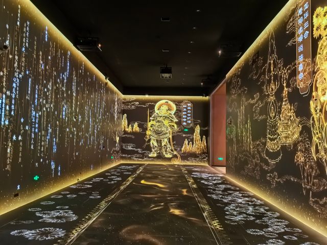 天空之鏡  彌勒聖壇。