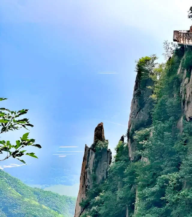 Explore Phoenix Mountain: Unlock the Thrills and Beauty of Liaoning's Unique Mountain. 
