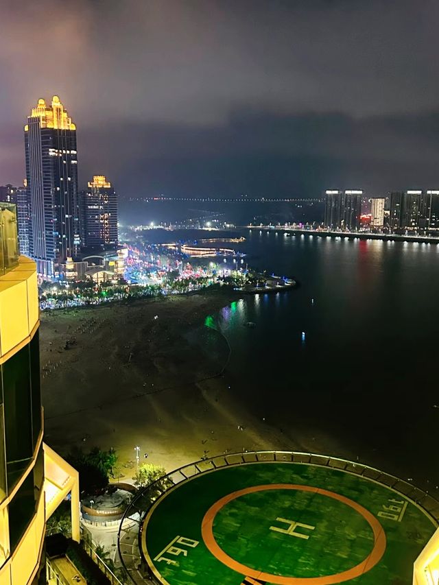 無邊泳池面向大海