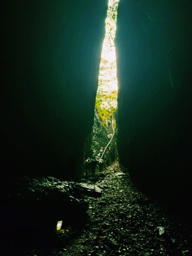 Jindaoxia Adventure: A Trilling Canyone World