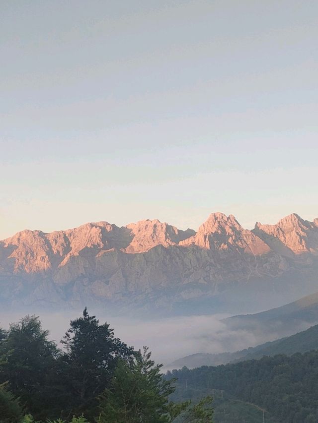 🌄 Escape to Spain’s Hidden Alps: Picos de Europa! 🌿