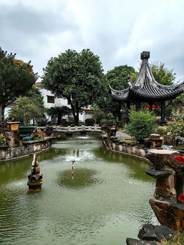 逃離都市的煩囂，踏入詹園的清幽之境。