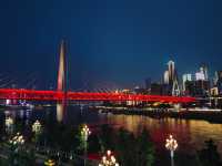 渝中夜景盡收眼底，南濱路景觀餐廳