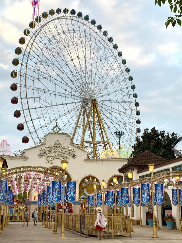 成都！這座水上樂園我能刷爆整個夏天🎢成都的夏天熱到融化🔥，唯有泡在水裡才能拯救！而國色天鄉水上樂園，絕對是我N刷都不會膩的清涼天堂，每次來都能收穫滿滿的快樂～  🌊 必玩項目T