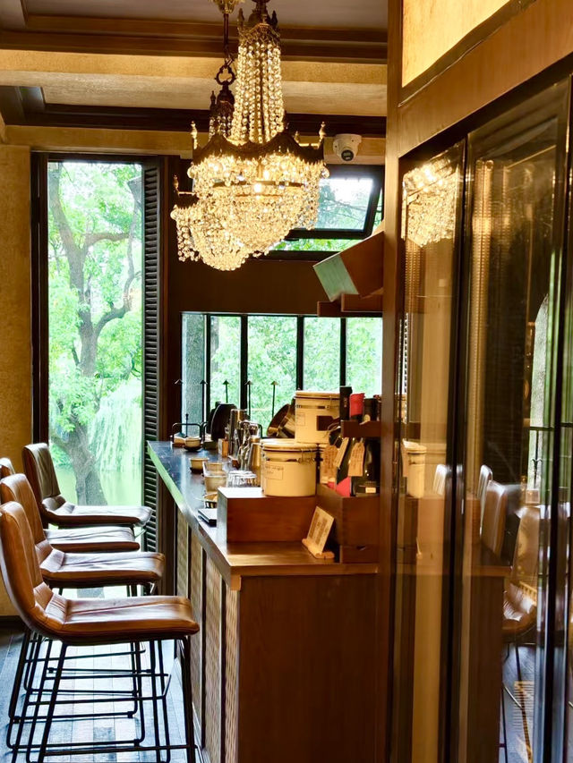 Discover Kunming’s Most Sophisticated (& Secret!) Cocktail Bar!
