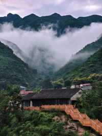 雨後嘅溜石港村雲霧繚繞，好似仙境、絕美～