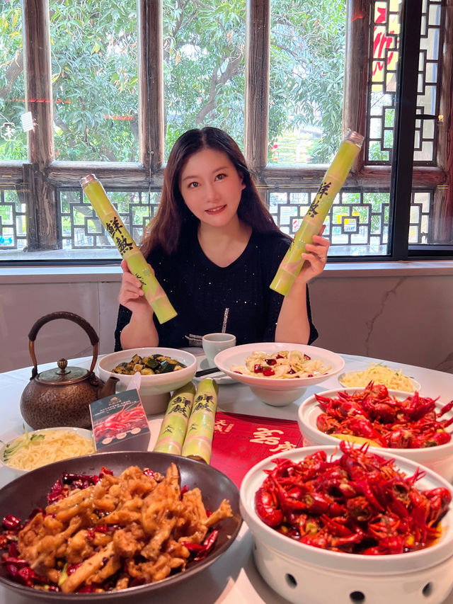 小龍蝦嘅正確打開方式