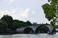 六月的微風輕拂運河，來到拱宸橋，赴一場水鄉的浪漫約會。