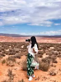 美國西海岸——羚羊谷，馬蹄灣。 去馬蹄灣的路上全是沙子，還是坡路，而且暴曬，來回要走1小時，車子開不