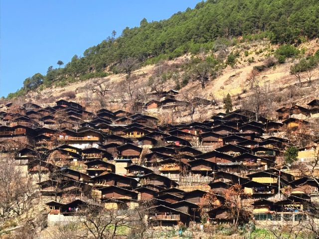 傈僳族古寨的千年密碼與秘境指南 傈僳族古寨的千年密碼與秘境指南