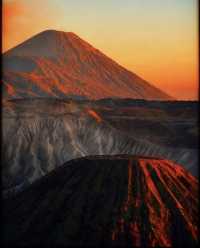 在 “月球地表” 徒步，闖入火山的千年秘境