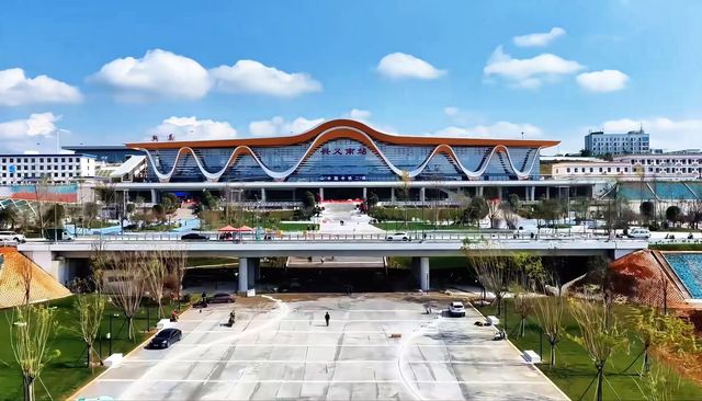 興義南站開通！全國直達這片人間仙境