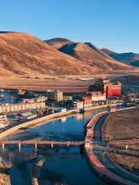 藏地深處的信仰之光！亞青寺，被萬千紅屋點亮的修行秘境  
如果你對藏地的信仰充滿嚮往，那一定要來一次