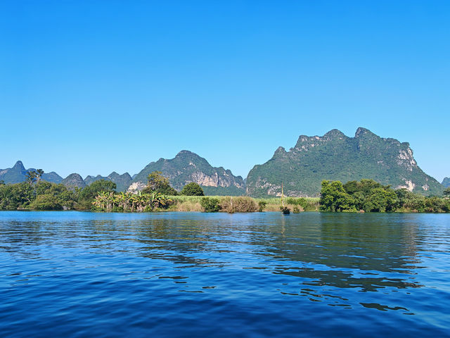 峒那嶼灣 喀斯特與黑水河的奇妙山水組合 峒那嶼灣 喀斯特與黑水河的奇妙山水組合