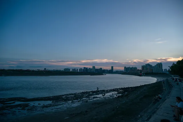 這個城市還有兩副面孔呢 這個城市還有兩副面孔呢