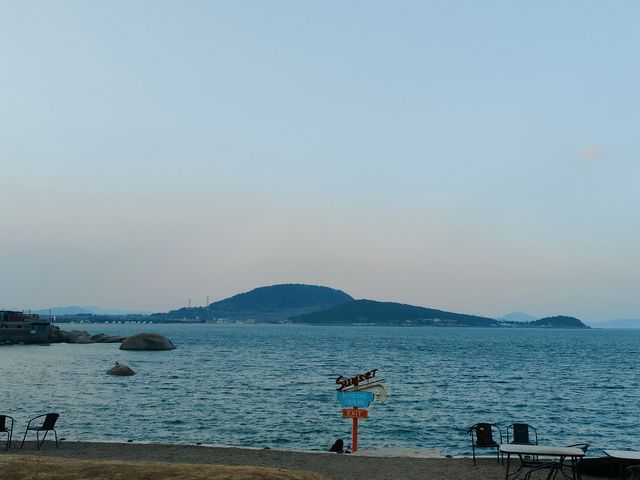 這家絕美海邊民宿我可以窩一整天！藍調時刻絕了｜Trip.com 青島