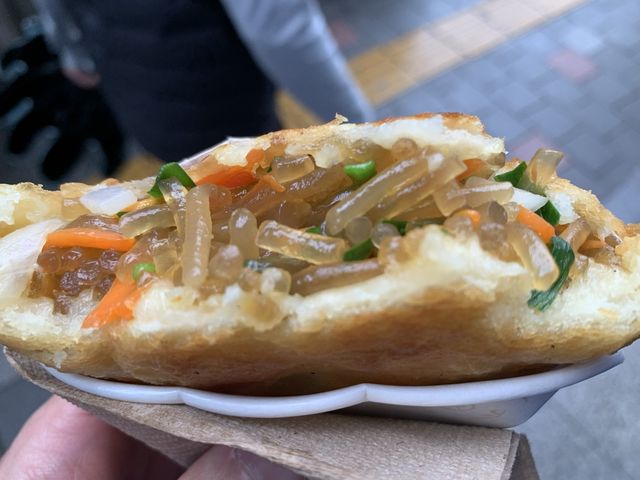 韓国　韓国グルメ　食べ歩きも楽しい　南大門野菜ホットク！