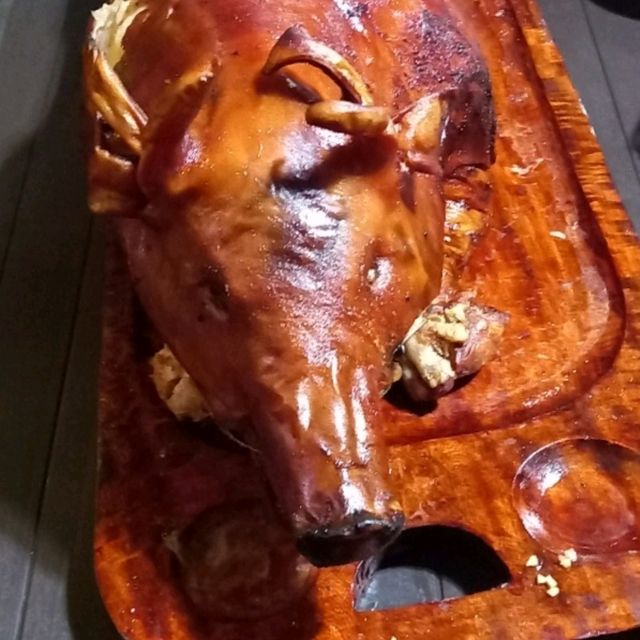 레촌(Lechon) - 통돼지구이