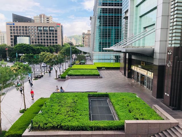 台北｜🌈🌤️美麗雙彩虹🌈📍 101大樓2樓連通天橋