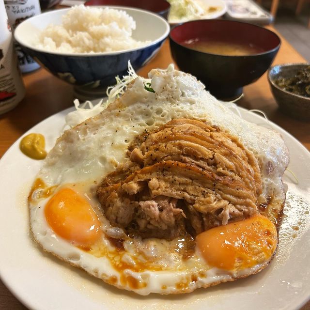 【東京】豊洲で曜日限定の「チャーシューエッグ定食」を。