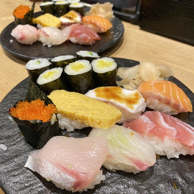 明石魚の棚「すし左衛門」盛合せA1,089円！安くてうまい寿司！お通し・席料不要！