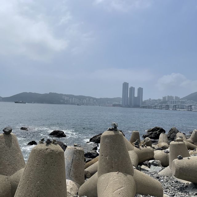 몽돌이 인상적인 해변 🏝️ 흰여울 해변