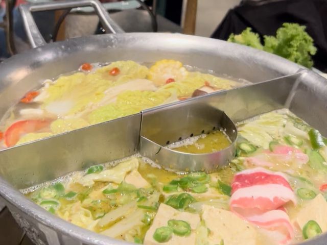 🍲 青花驕火鍋：湯底香麻，味濃無比！🌶️🌟