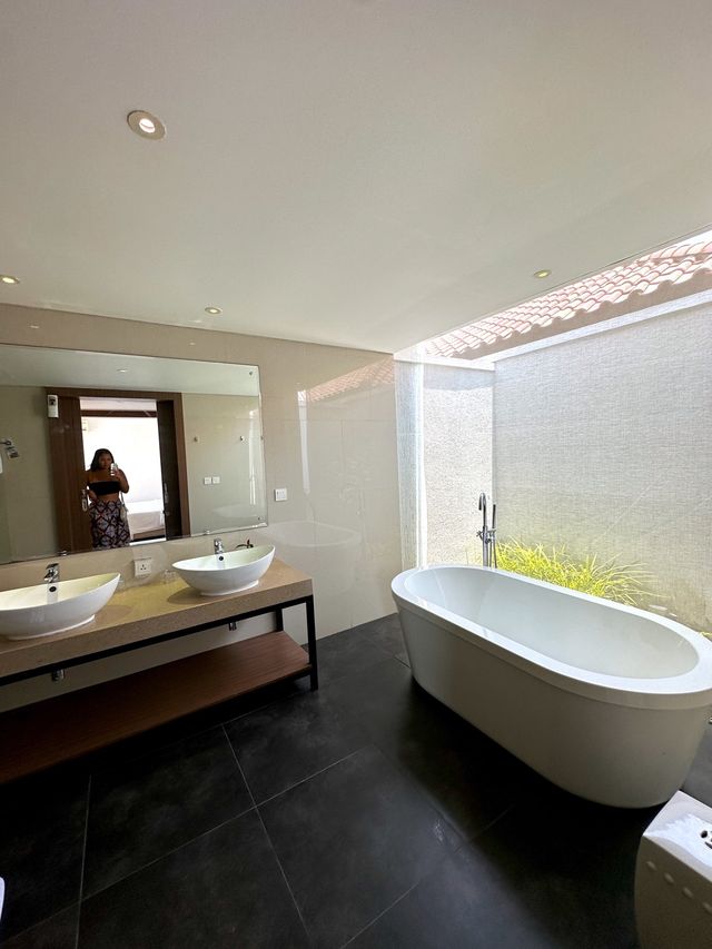 Our Bintan villa comes with a private pool 😍