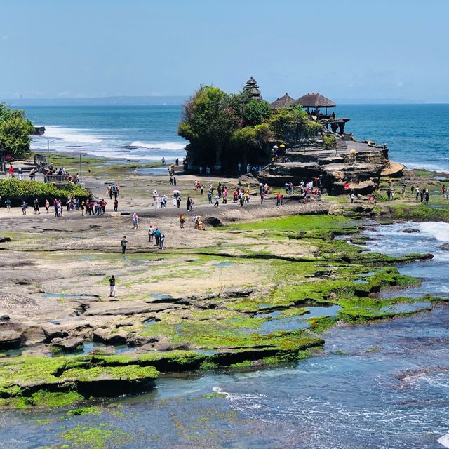 A stunning temple in Bali 🤗 🇮🇩 