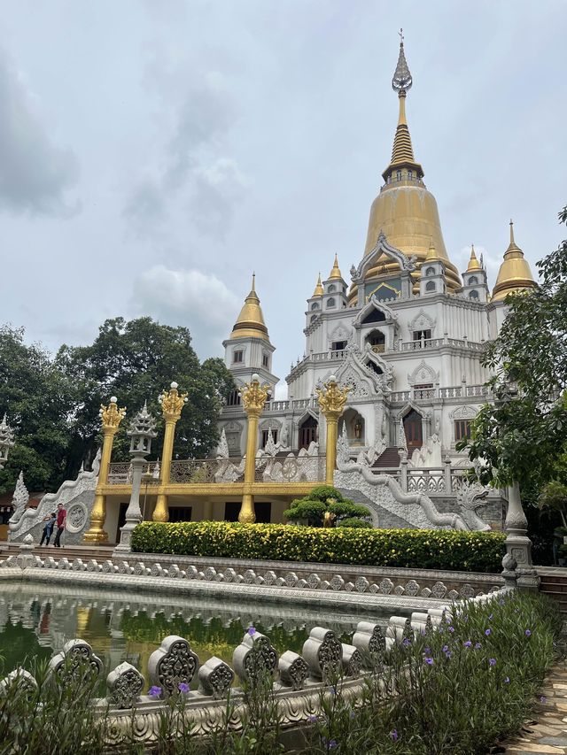 Buu Long Pagoda, a side trip from HCMC