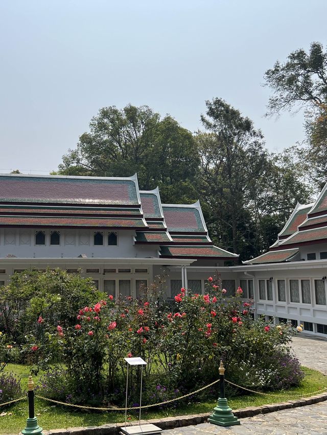 เที่ยวชมพระตำหนักในเชียงใหม่ สวนดอกไม้สวยงาม