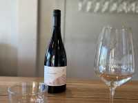 墨爾本酒莊野餐啦Waratah Hills Vineyard～😍不一樣的體驗😙酒莊，logo設計靈感來自於原住民